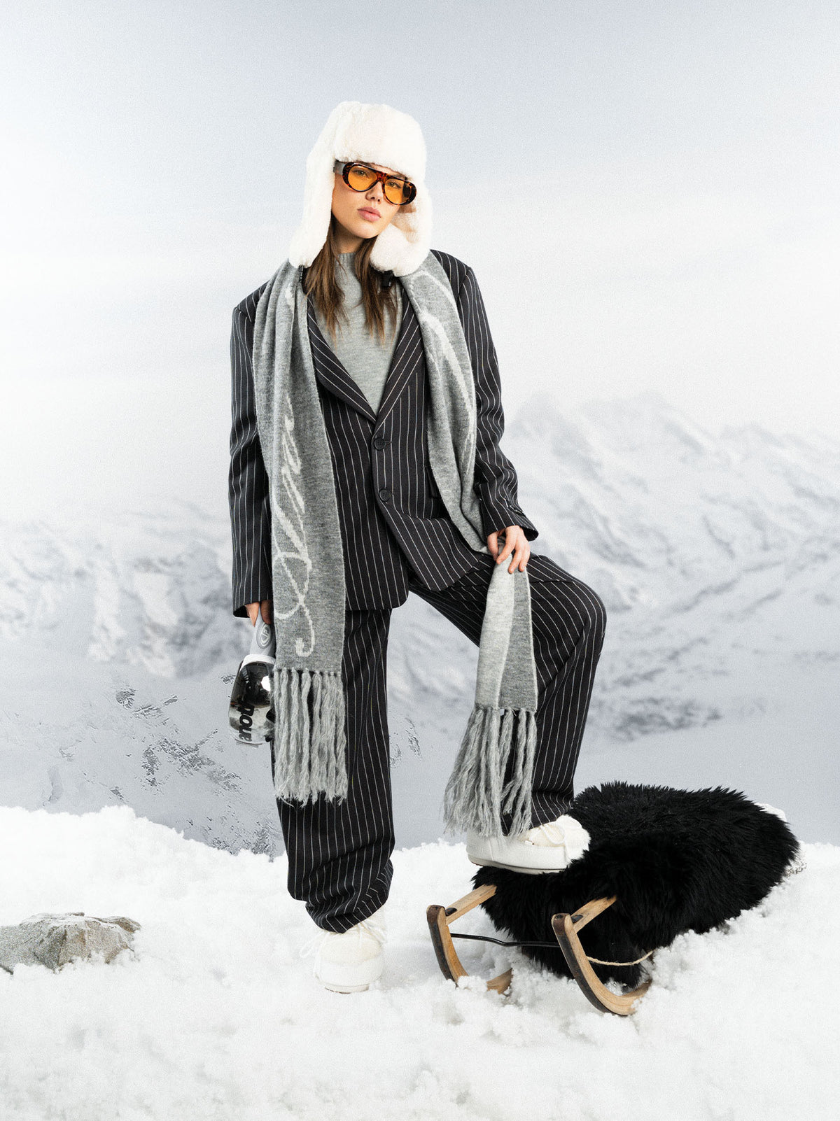 Another Signature Scarf – Grau